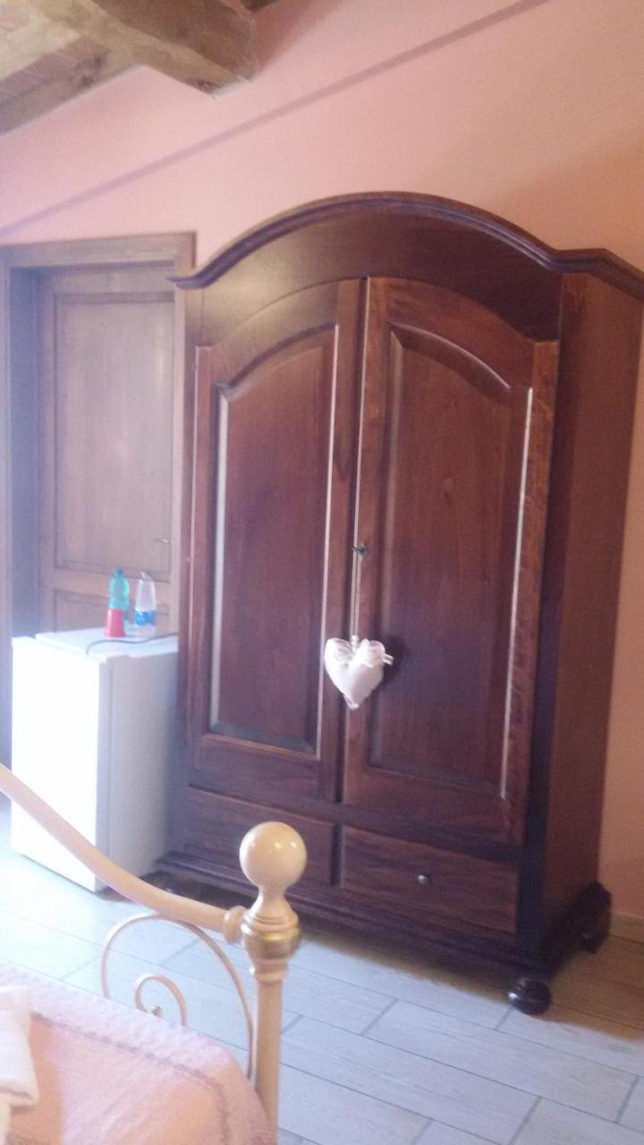 Le Camere Di Nonna Mara Монтескудайо Екстериор снимка